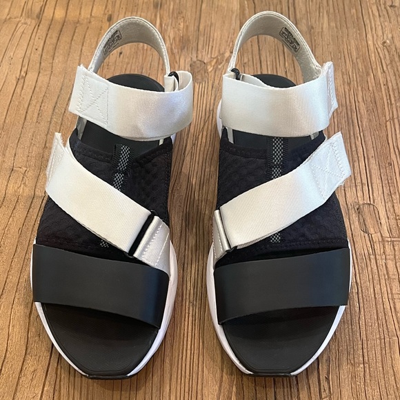 Sorel Kinetic Impact Black, Beige, and White Women's Size 8 Sandals EUC - Picture 3 of 13